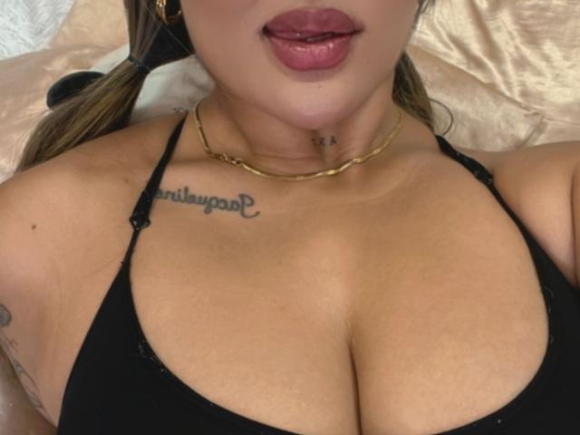 MaeCollins - Live Sex Cam - 25653773