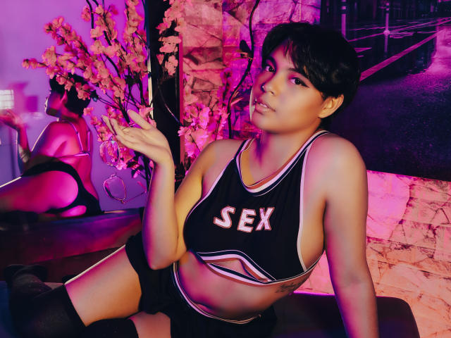 NiaLe - Live sexe cam - 25666437