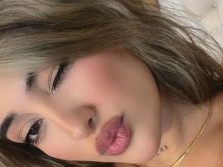 MaeCollins - Live sex cam - 25668629