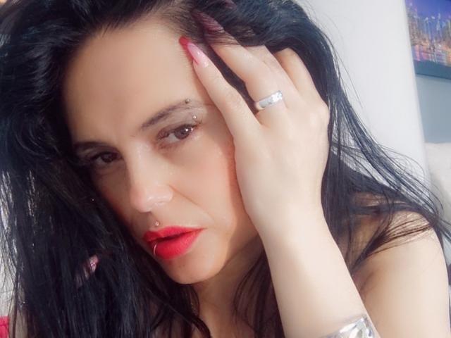 CharlotteCrofort - Live sex cam - 25679717