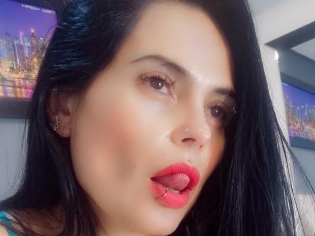 CharlotteCrofort - Live sex cam - 25679733
