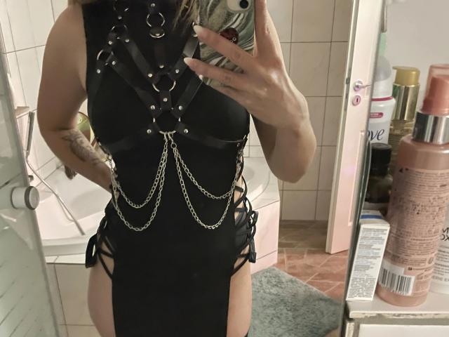 BadAnna-hot - Live sex cam - 25691205