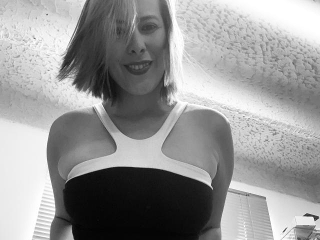 SaritaVelez - Live sex cam - 25694393