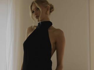TheHottestBlonde - Live sex cam - 25695221