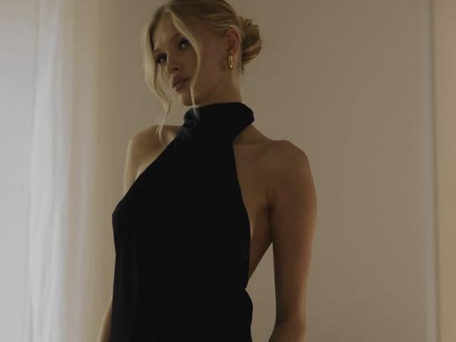 TheHottestBlonde - Live porn &amp; sex cam - 25695221