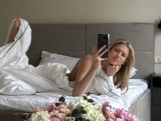 TheHottestBlonde - Live porn &amp; sex cam - 25695337