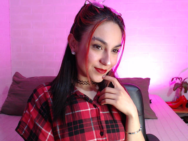AmyStreetwise69 - Live Sex Cam - 25701061