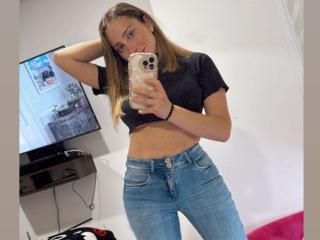 ArianaLu - Live porn & sex cam - 25704525