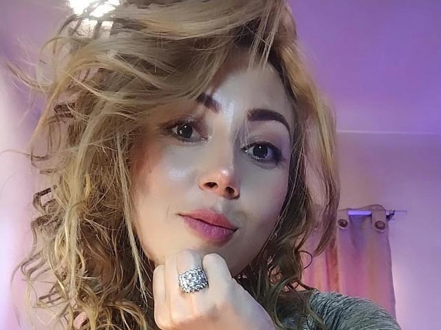 DouceKhrystine - Live sex cam - 25706657