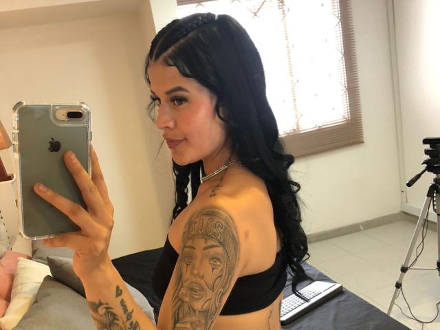 LucianaDartois - Live sex cam - 25707333