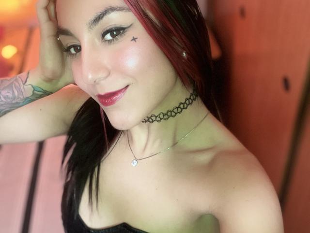 AmyStreetwise69 - Live Sex Cam - 25711965