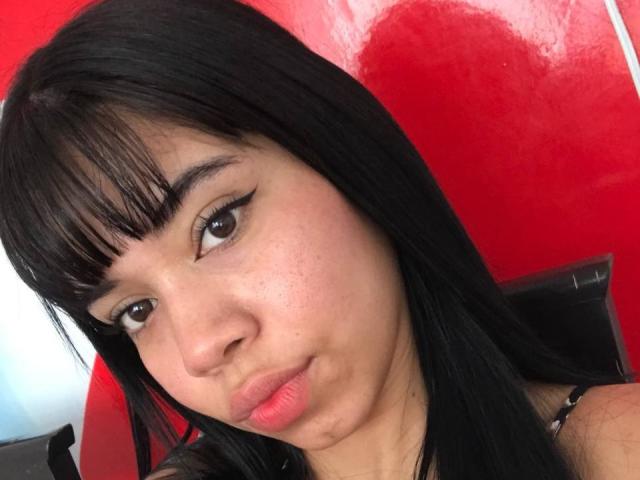 EmaGarces - Live Sex Cam - 25712561