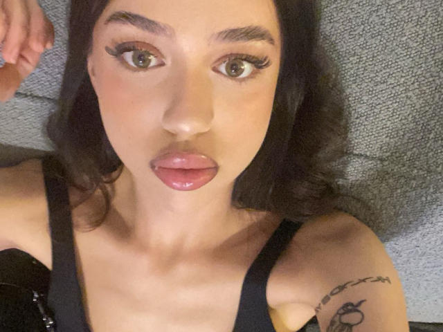RoxyGlam - Live sex cam - 25715945