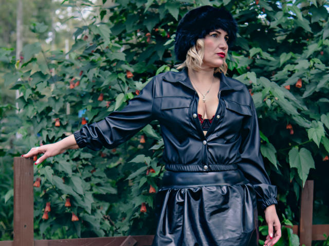 GiuliaAddams - Live porno og sexkamera - 25717157