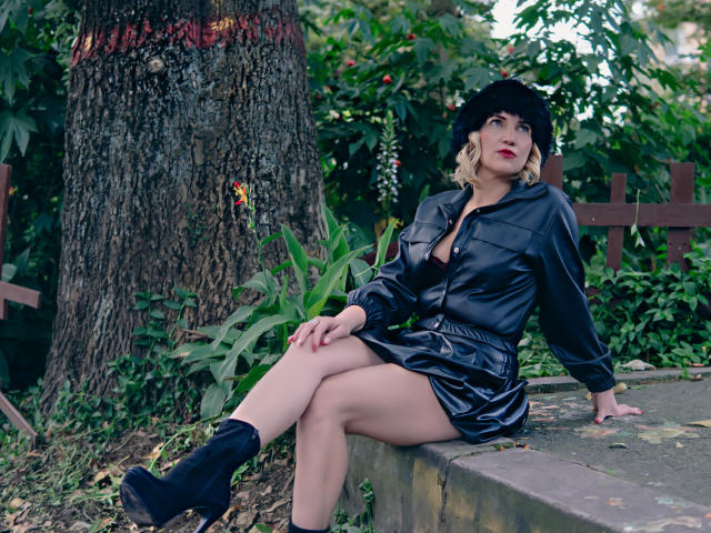GiuliaAddams - Sexe cam en vivo - 25717185
