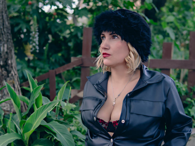 GiuliaAddams - Live sex cam - 25717193