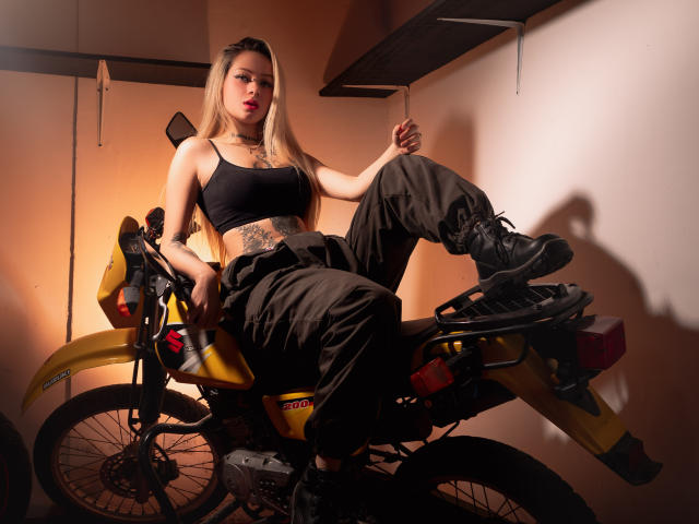 MiaValentine - Live sex cam - 25717317