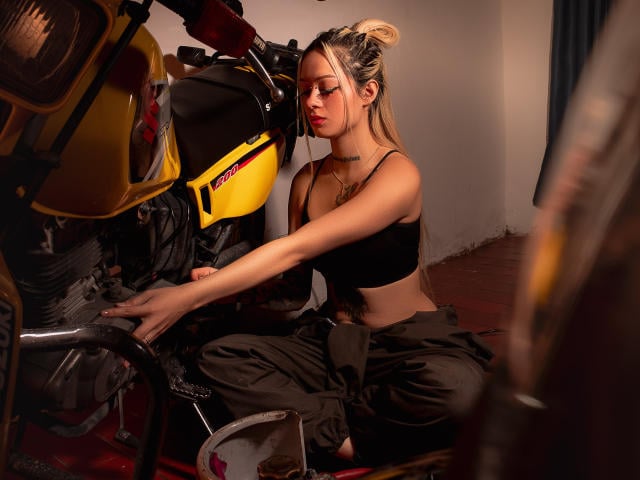 MiaValentine - Live porn &amp; sex cam - 25717361