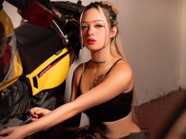 MiaValentine - Live porn &amp; sex cam - 25717369