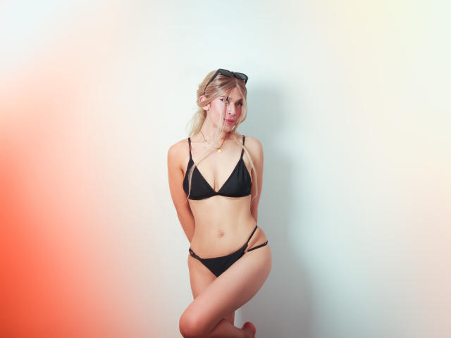 MartinaEvans - Live porn &amp; sex cam - 25721825