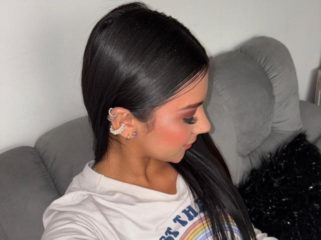 AlessiaFerry - Live Sex Cam - 25727121