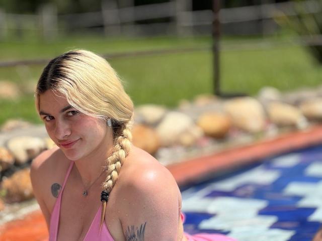 AtheneaRossi - Live sex cam - 25728413