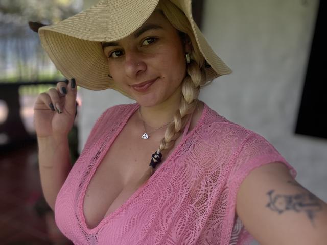 AtheneaRossi - Live porn &amp; sex cam - 25728453