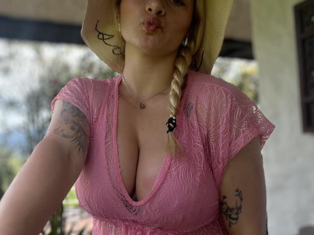AtheneaRossi - Live sexe cam - 25728461