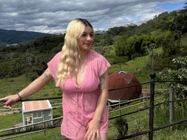 AtheneaRossi - Live porn &amp; sex cam - 25728465