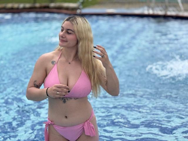 AtheneaRossi - Live porn &amp; sex cam - 25728477