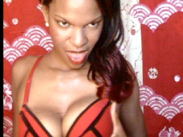 FantasieCochone - Web cam hot avec une Incroyable jeune camgirl hot silhouette sur le site Xlove 
