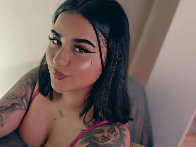 KarinaBlake - Live Sex Cam - 25733349