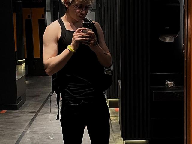 DesireCharlie - Live Sex Cam - 25734881