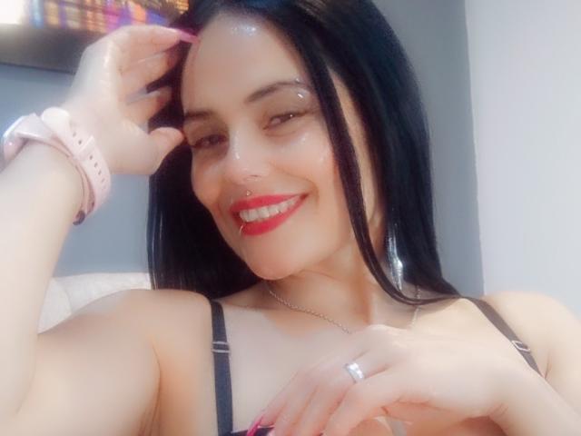 CharlotteCrofort - Live Sex Cam - 25740393