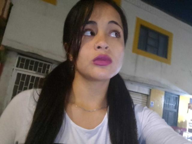 EmilyBennitt - Live porn &amp; sex cam - 25741377