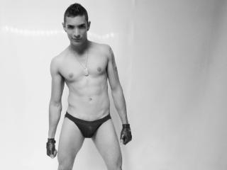 Mhatthias - Chat live xXx avec ce Gay au sexe tondu sur la plateforme XLovegay 