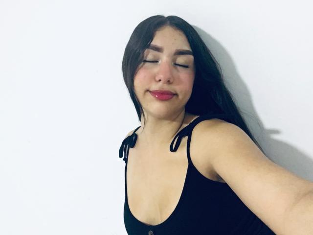 EmmaRubis - Live Sex Cam - 25747385