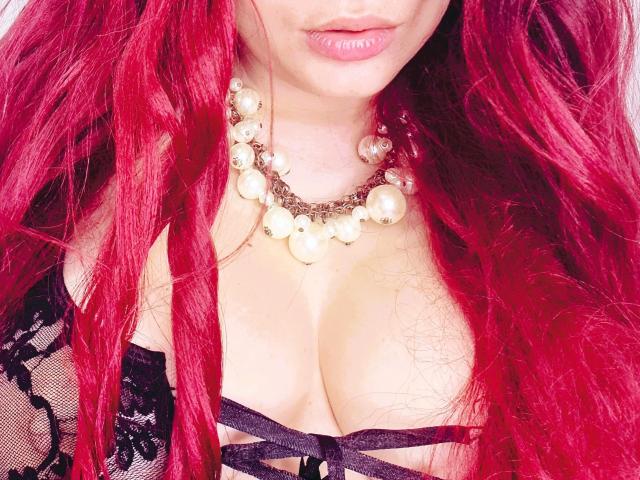 GiannaSexxy - Live Sex Cam - 25762721