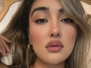 MaeCollins - Live sex cam - 25770909