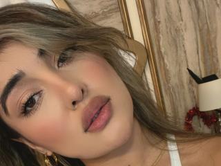 MaeCollins - Live sex cam - 25770945