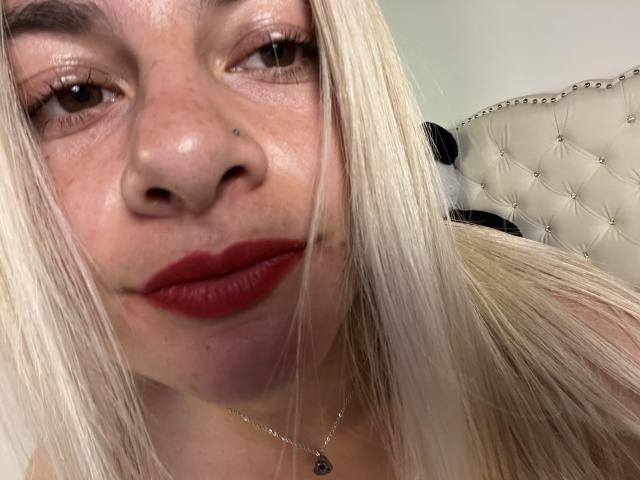 AtheneaRossi - Live sex cam - 25774545