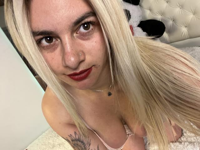 AtheneaRossi - Live sex cam - 25774561