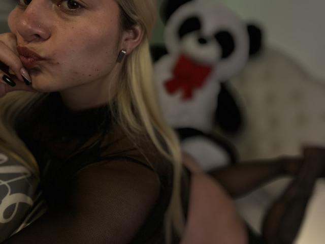 AtheneaRossi - Live porno og sexkamera - 25775053