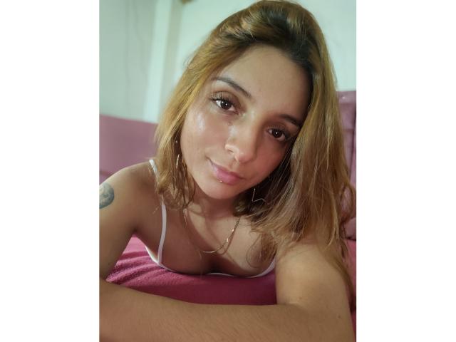 SaarahJones - Live sex cam - 25776425