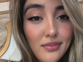 MaeCollins - Live sex cam - 25783885