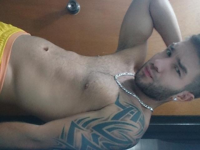 Niklaus - Show sexy with a latin Gays 