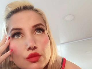 GiuliaAddams - Élő pornó és szexkamera - 25797305
