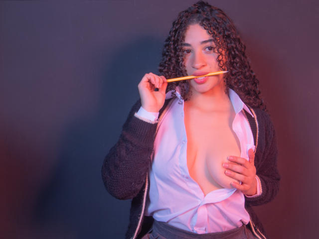 MilahLove - Live porn &amp; sex cam - 25820345