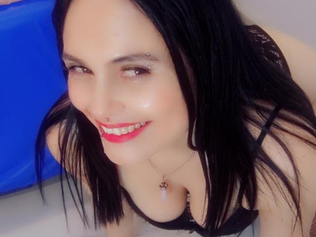 CharlotteCrofort - Live sex cam - 25839697