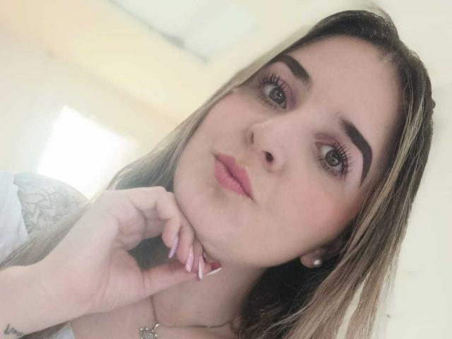 KatyWowBlue - Live sex cam - 25843461